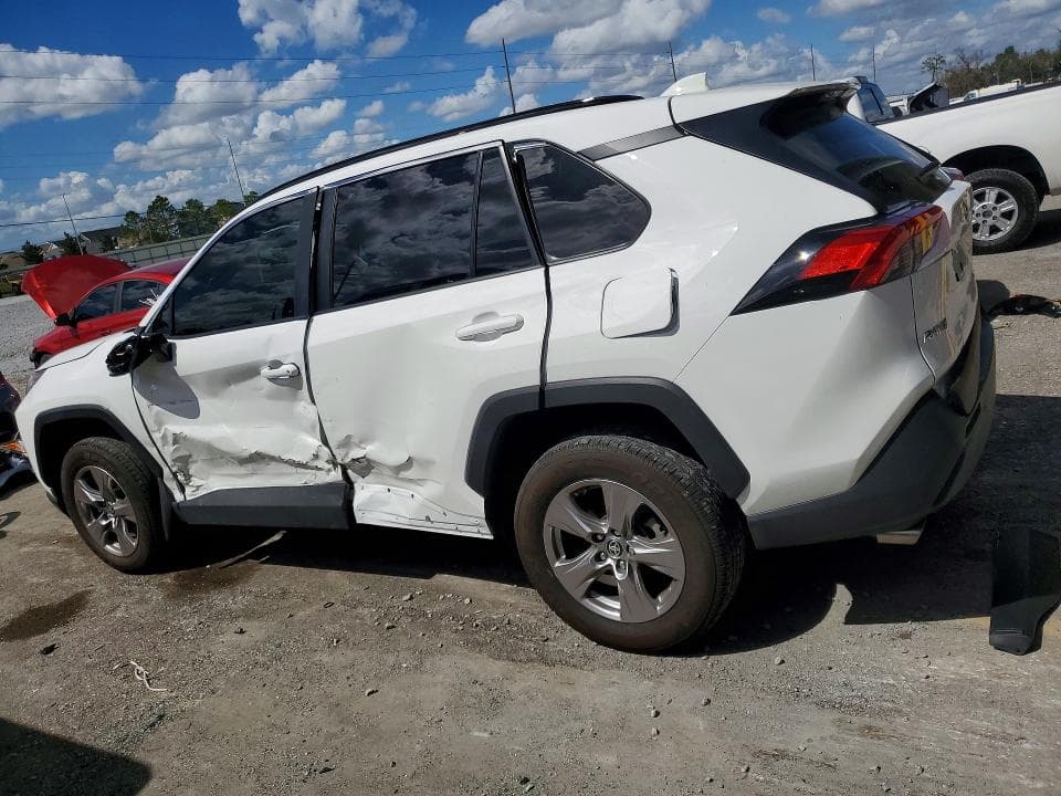 2024 TOYOTA RAV4 XLE 2