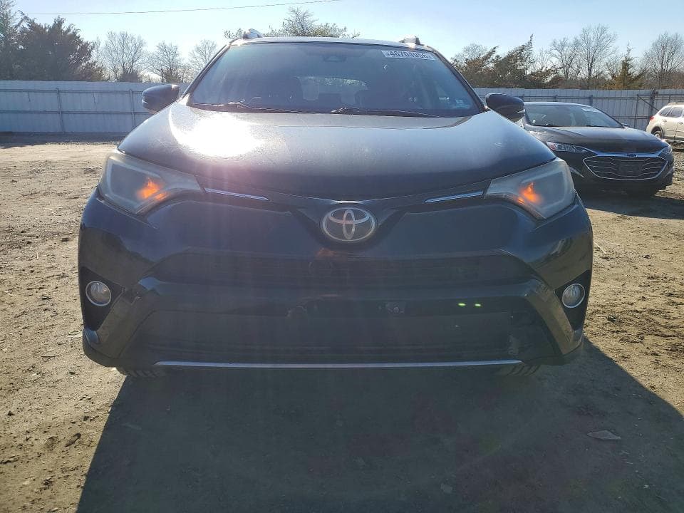 2017 TOYOTA RAV4 XLE 5