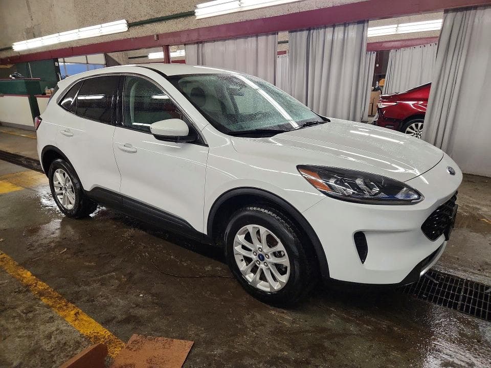 2021 FORD ESCAPE SE 4
