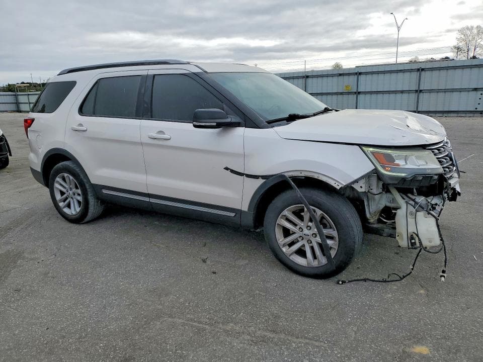 2017 FORD EXPLORER XLT 4