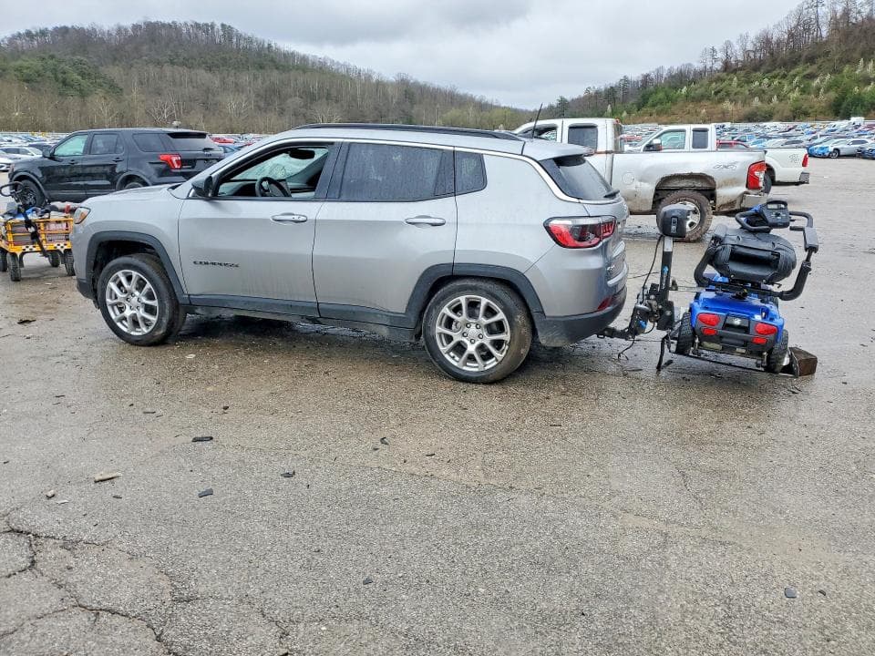 2024 JEEP COMPASS LATITUDE LUX 2