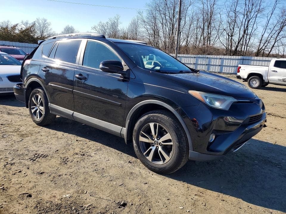 2017 TOYOTA RAV4 XLE 4
