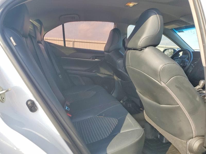 2020 TOYOTA CAMRY SE 10