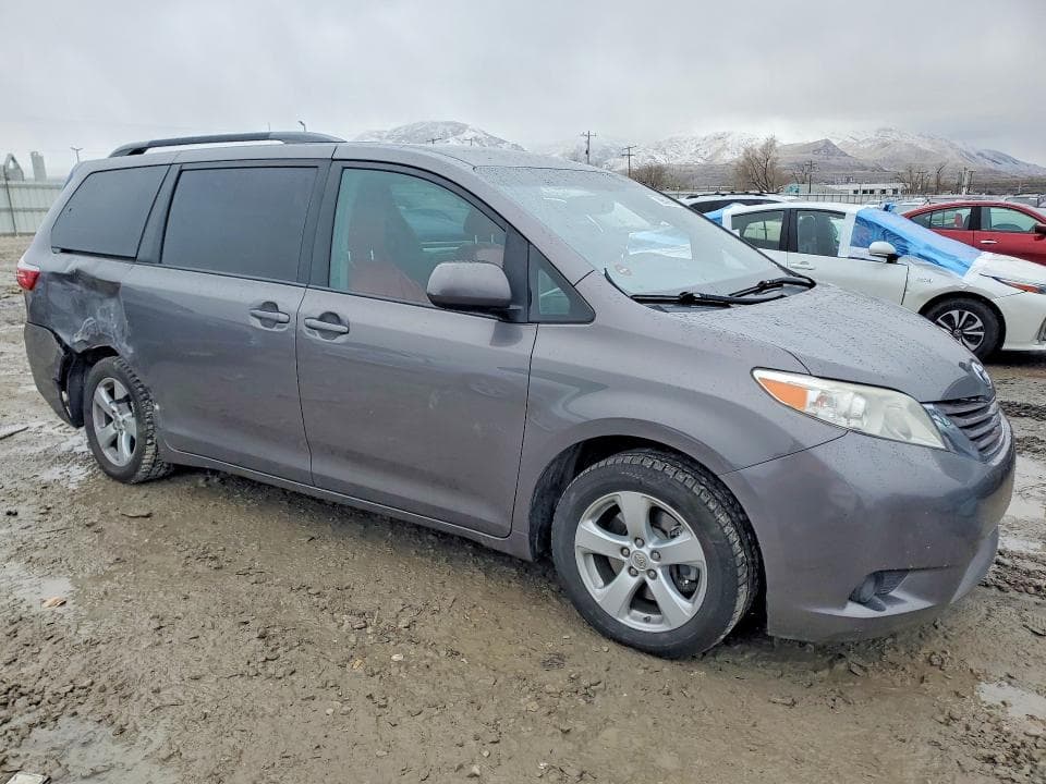2017 TOYOTA SIENNA LE 8-PASSENGER 4