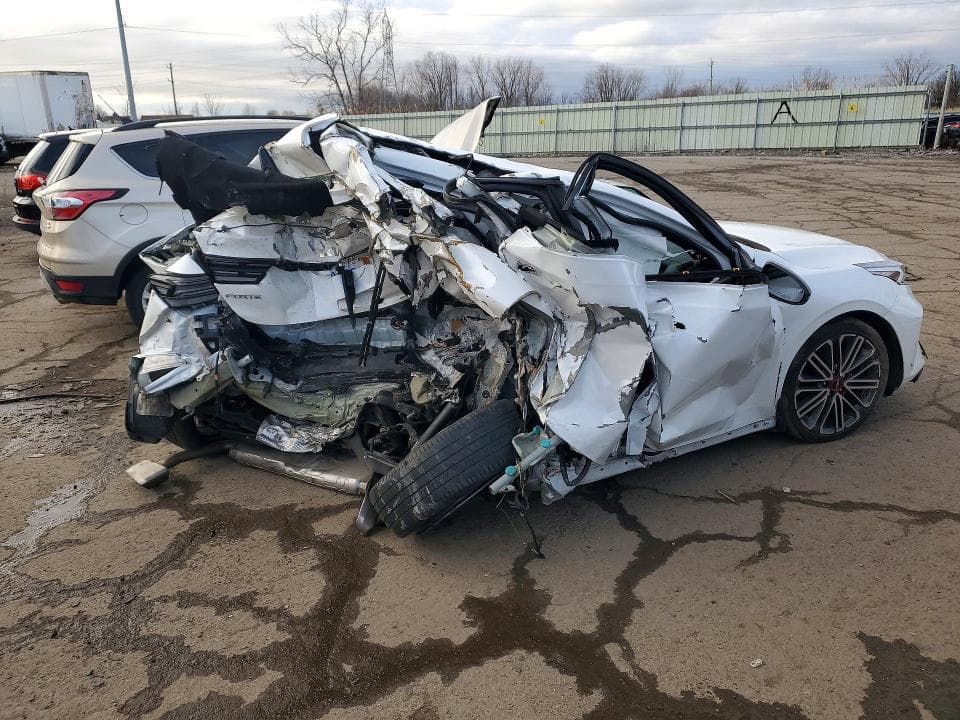 2023 KIA FORTE GT 3