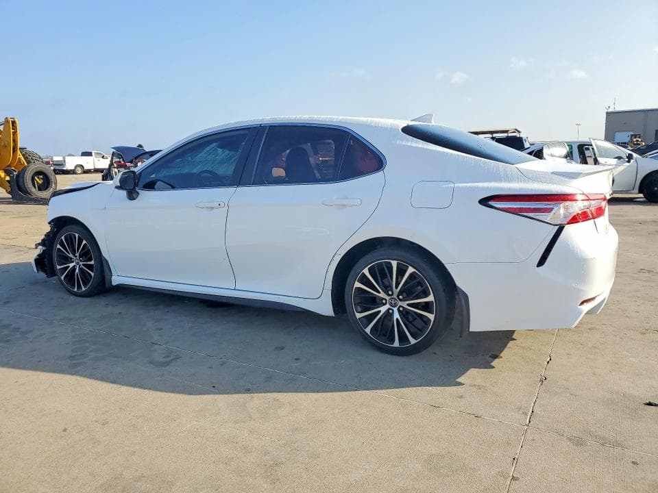 2020 TOYOTA CAMRY SE 2