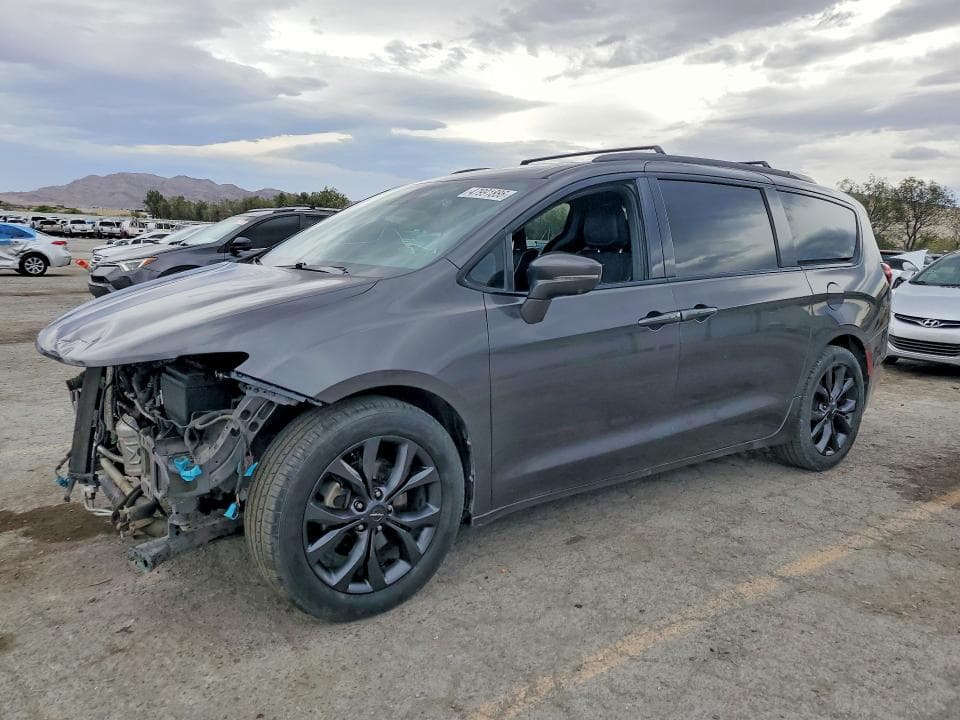 2018 CHRYSLER PACIFICA LIMITED - 1