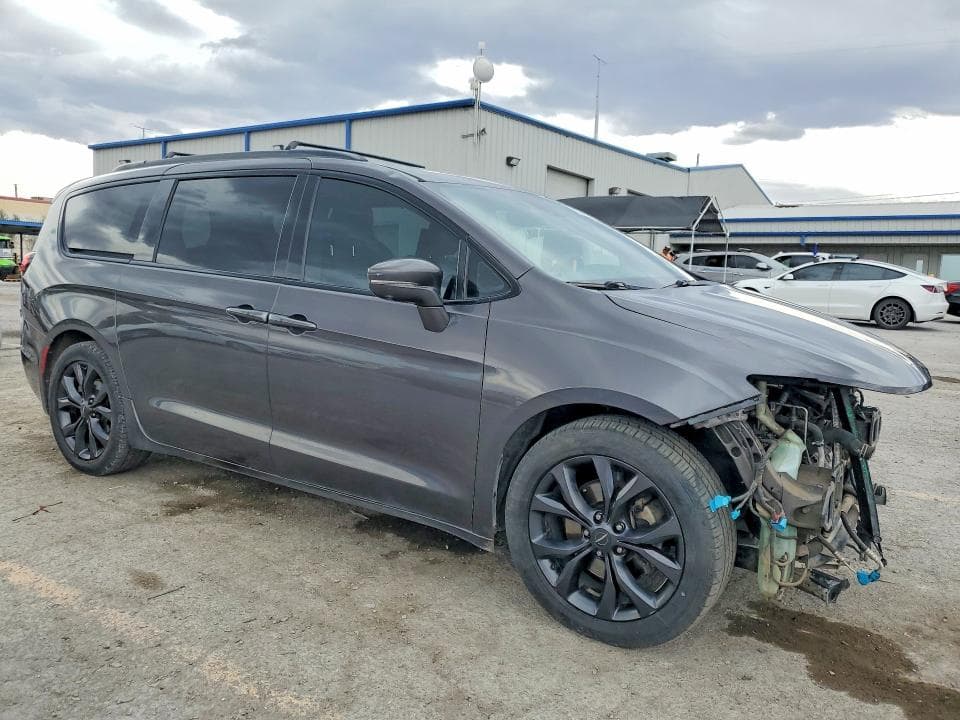 2018 CHRYSLER PACIFICA LIMITED 4