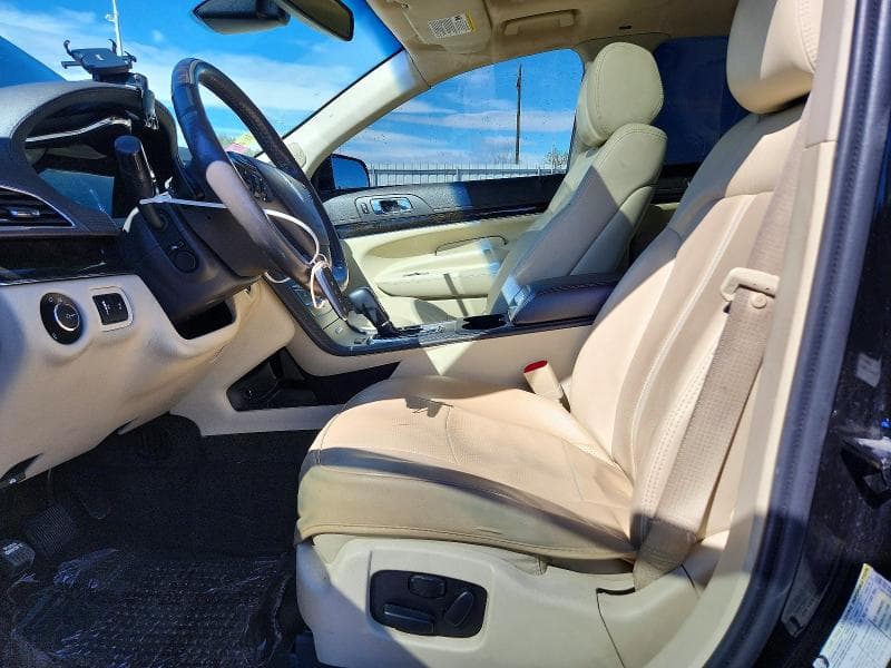 2019 LINCOLN MKT 7