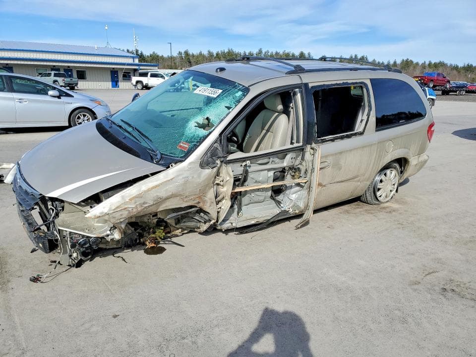 2005 CHRYSLER TOWN & CNT - 1