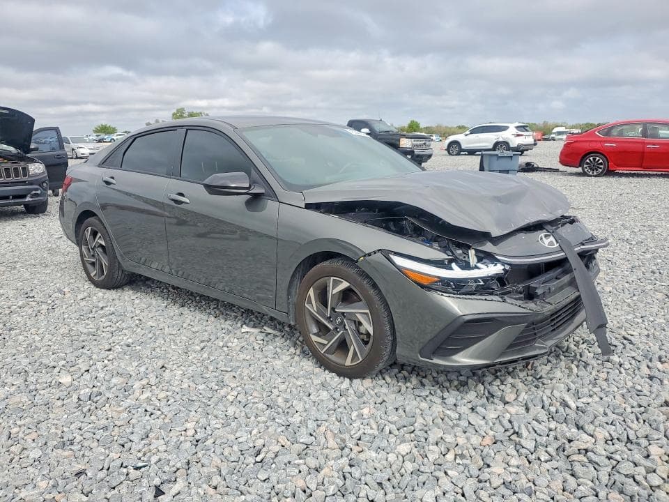2025 HYUNDAI ELANTRA SEL SPORT 4
