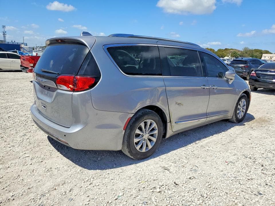2018 CHRYSLER PACIFICA TOURING L 3