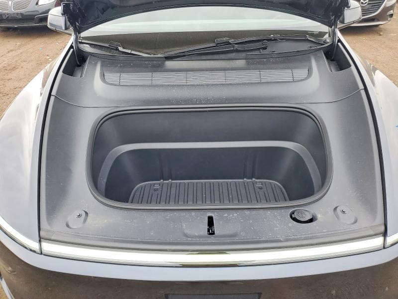 2026 TESLA MODEL  Y 11