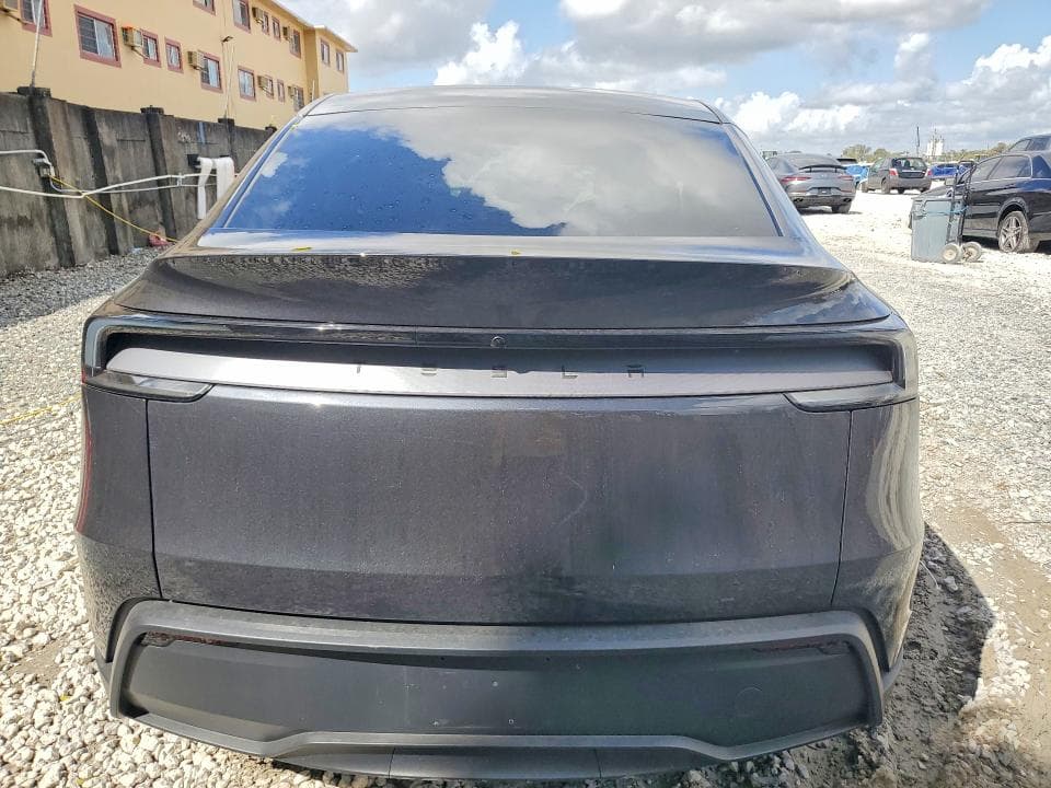 2026 TESLA MODEL Y 6