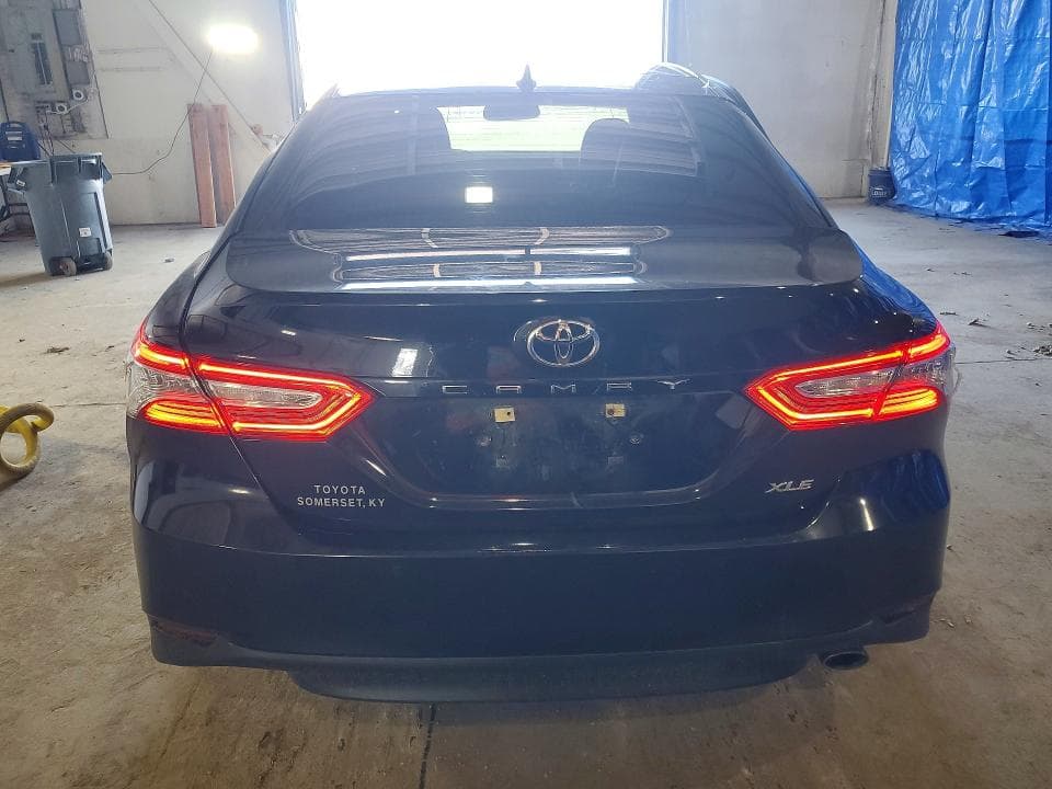 2018 TOYOTA CAMRY XLE 6