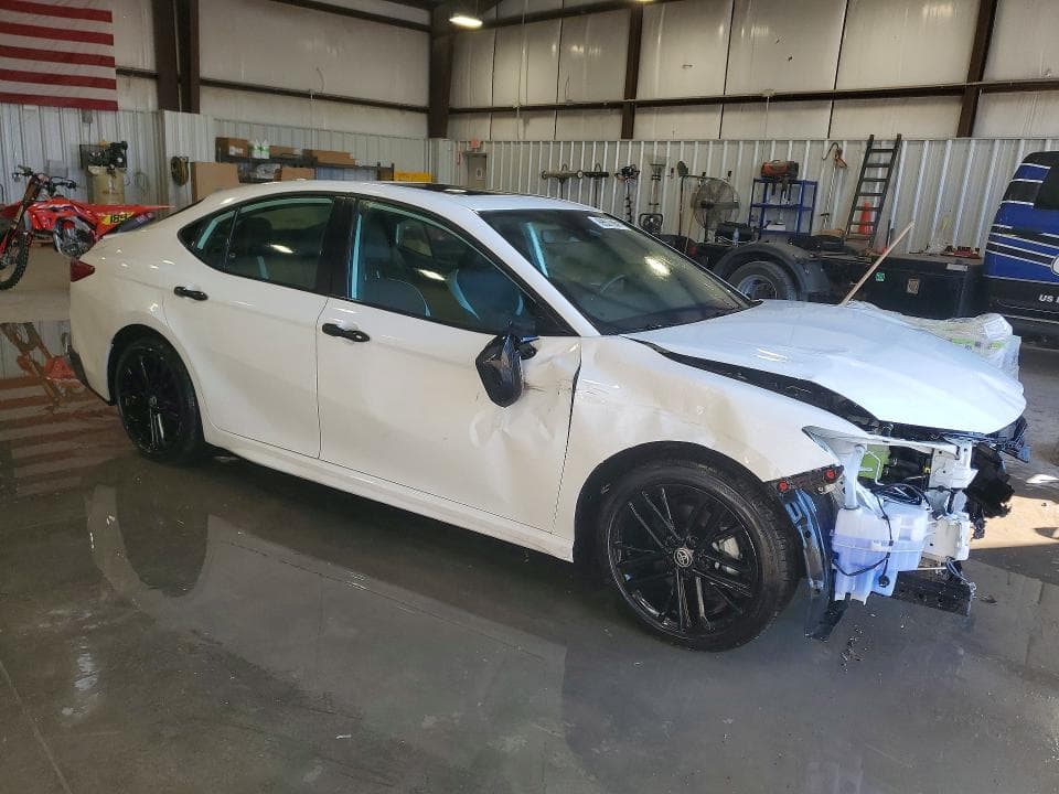 2025 TOYOTA CAMRY SE 4