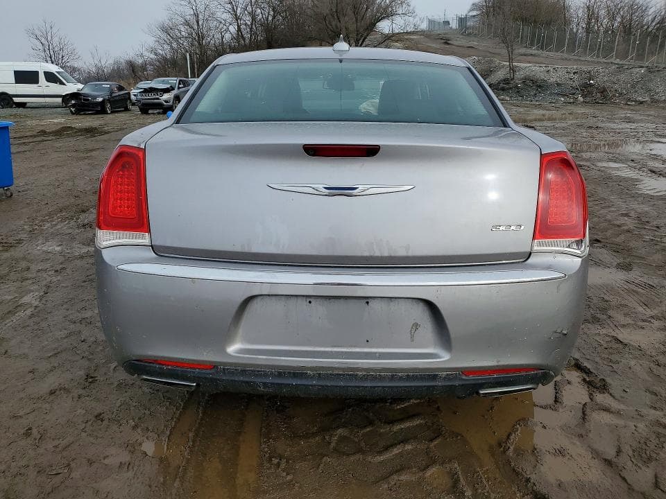 2018 CHRYSLER 300 LIMITED 6
