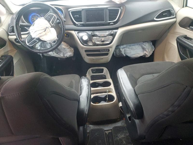 2022 CHRYSLER VOYAGER 8