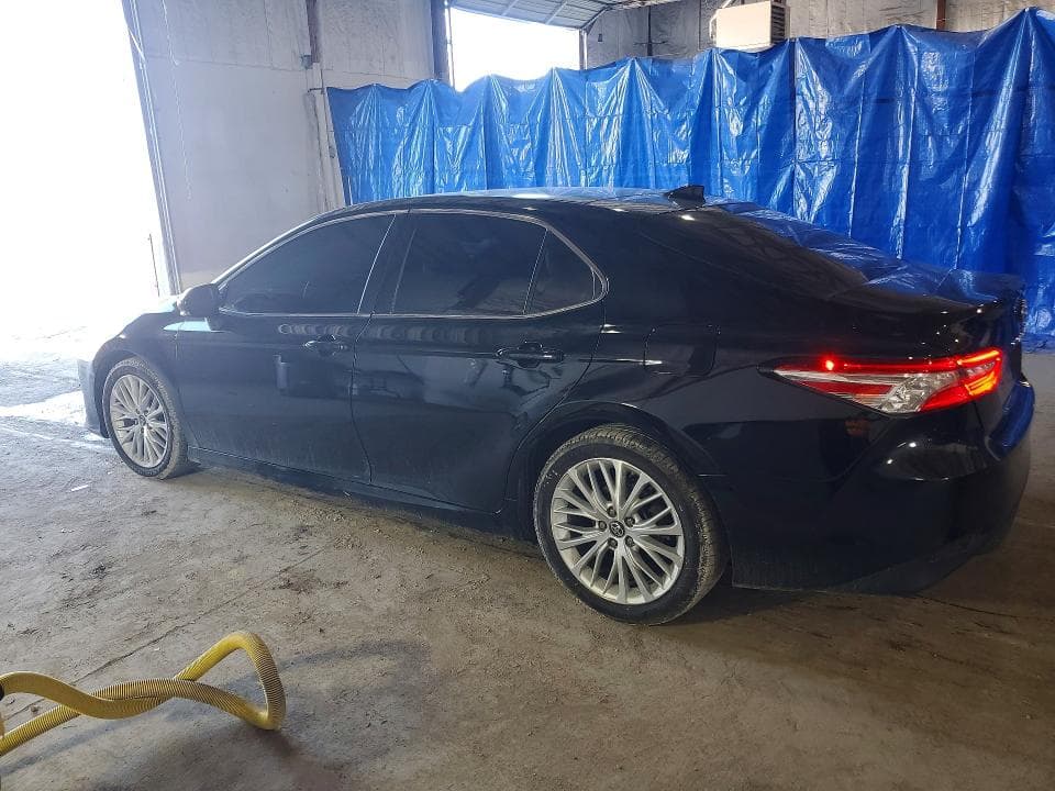 2018 TOYOTA CAMRY XLE 2