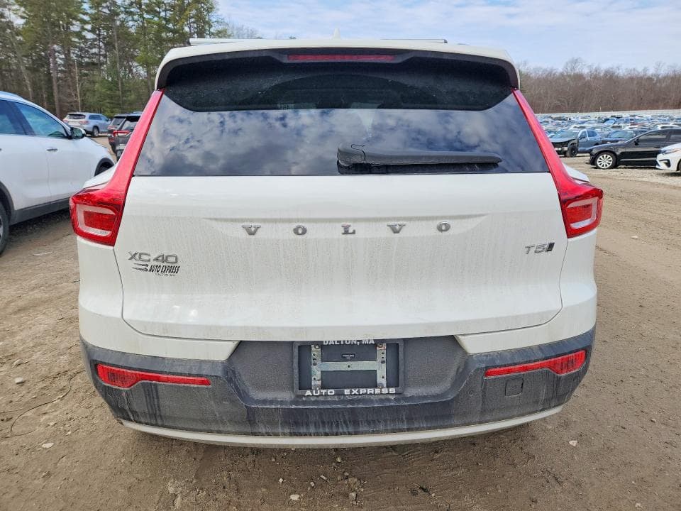 2020 VOLVO XC40 T5 MOMENTUM 6