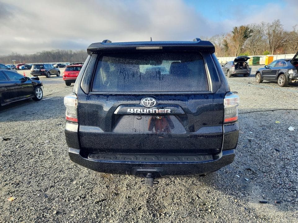 2023 TOYOTA 4RUNNER SR5 6