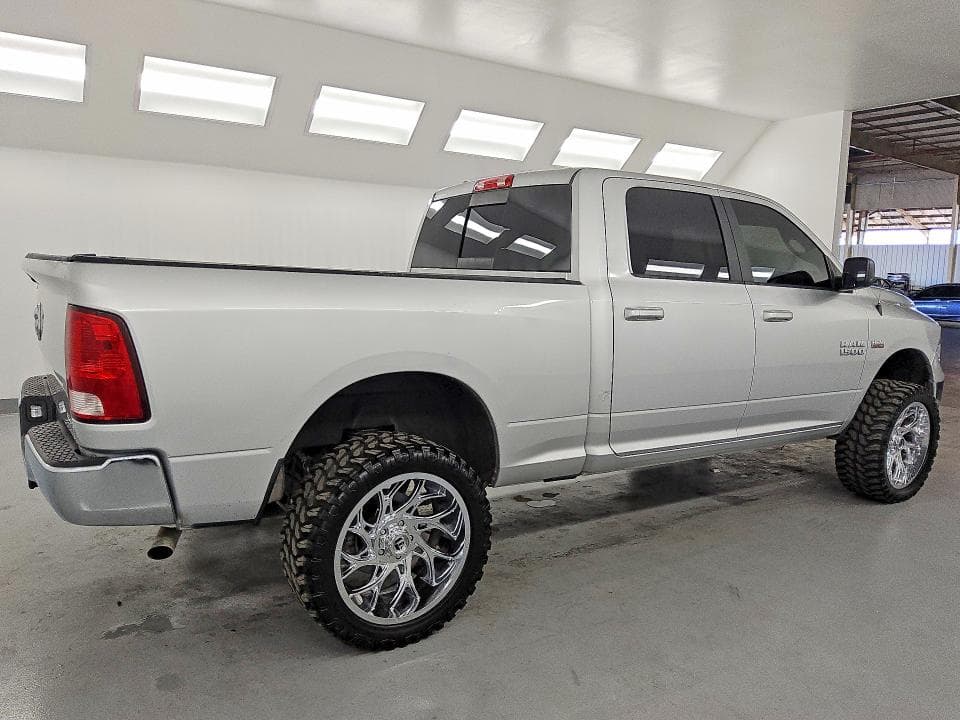 2019 RAM 1500 CLASSIC SLT 3
