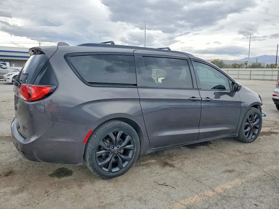 2018 CHRYSLER PACIFICA LIMITED 3