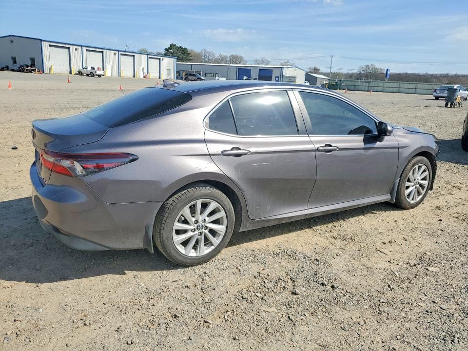2022 TOYOTA CAMRY LE 3
