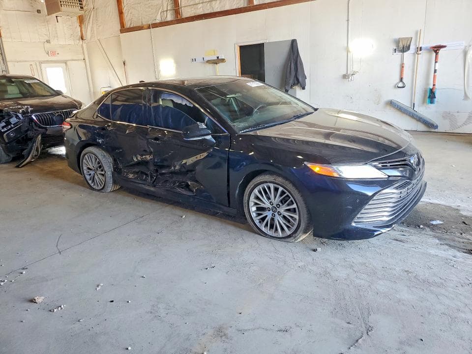 2018 TOYOTA CAMRY XLE 4