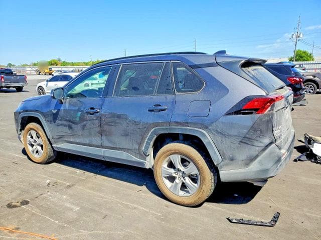 2022 TOYOTA RAV4 XLE 2
