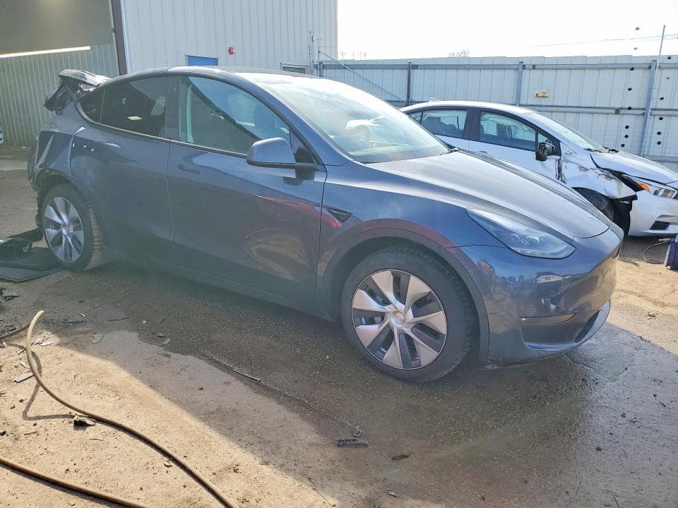 2023 TESLA MODEL Y 4