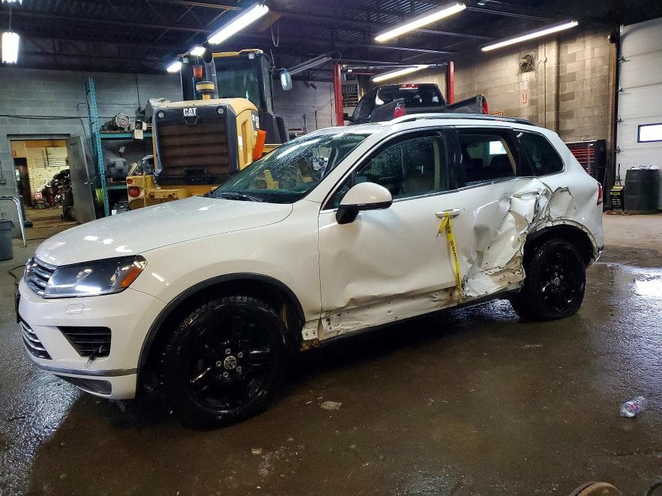 2015 VOLKSWAGEN TOUAREG