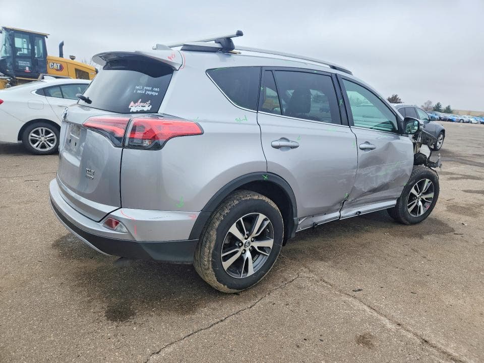 2017 TOYOTA RAV4 XLE 3