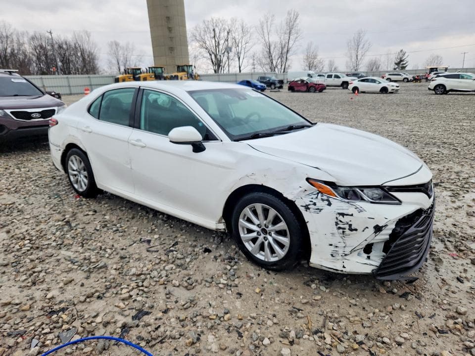 2019 TOYOTA CAMRY LE 4