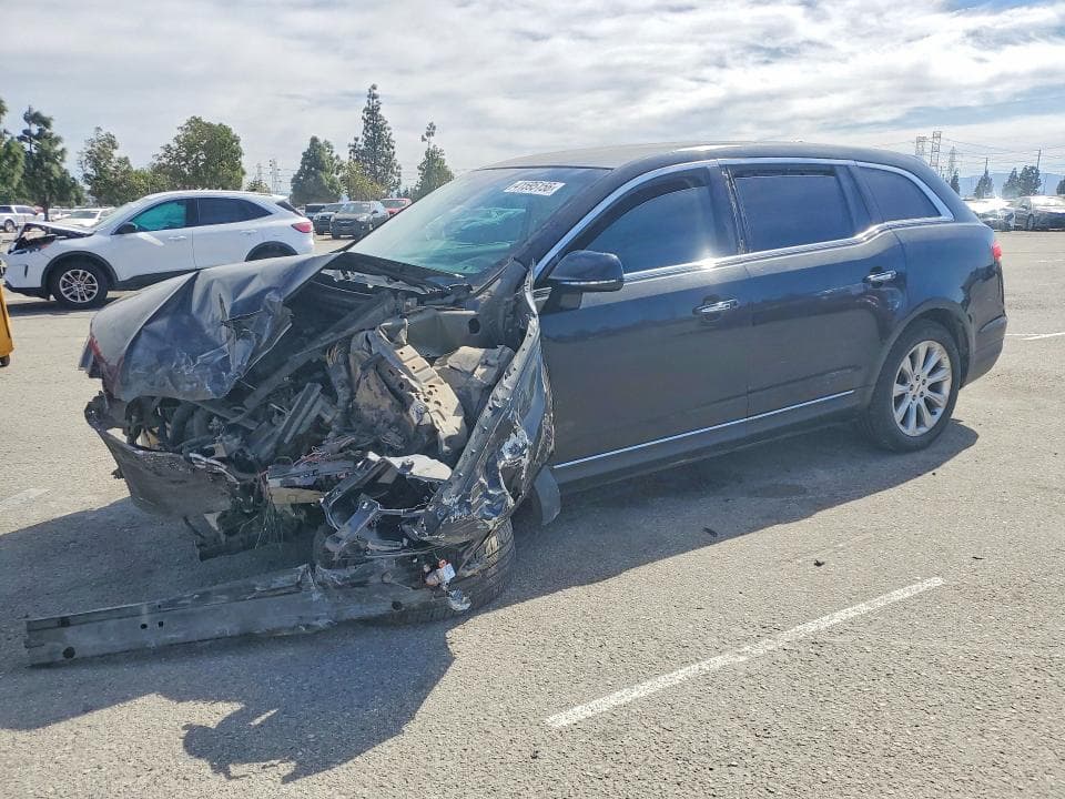 2016 LINCOLN MKT - 1