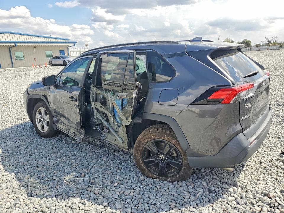 2021 TOYOTA RAV4 XLE 2