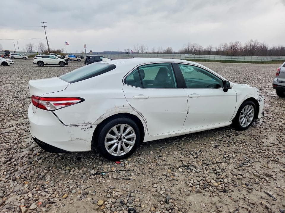 2019 TOYOTA CAMRY LE 3