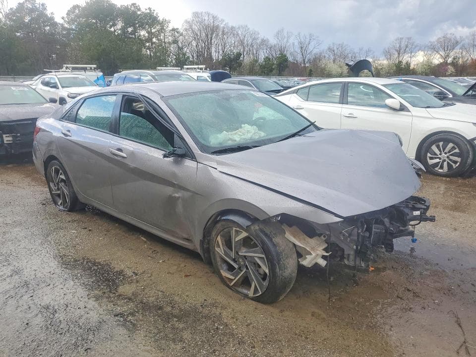 2025 HYUNDAI ELANTRA SEL SPORT 4