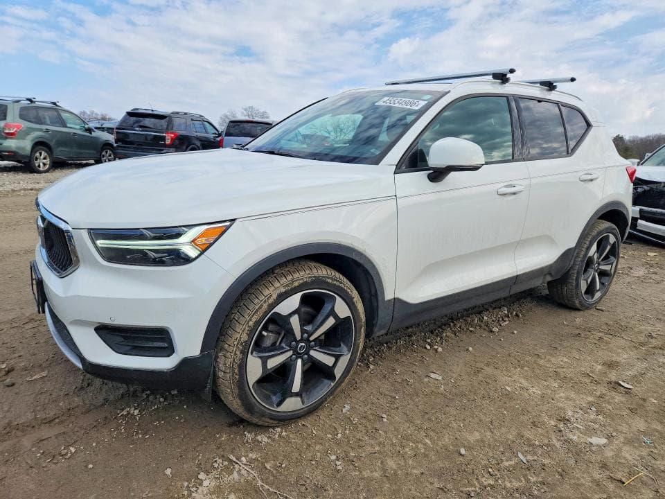 2020 VOLVO XC40 T5 MOMENTUM - 1
