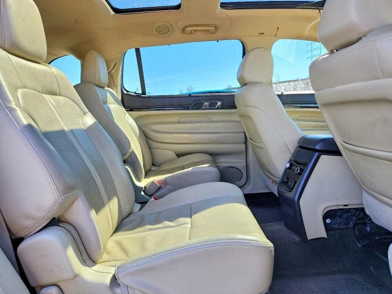 2019 LINCOLN MKT 11