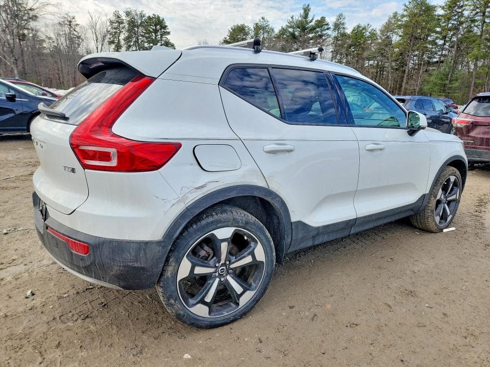 2020 VOLVO XC40 T5 MOMENTUM 3
