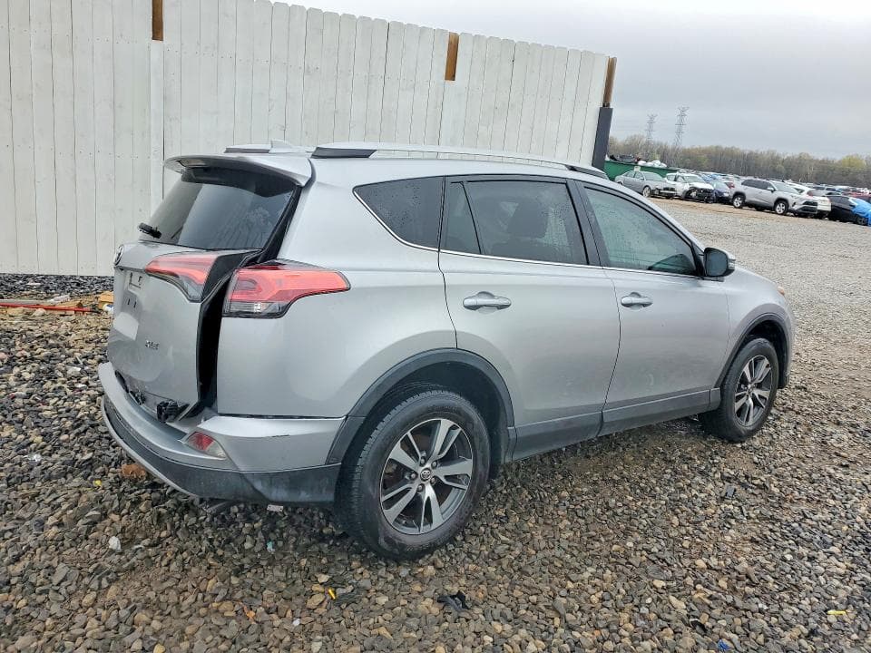 2018 TOYOTA RAV4 XLE 3