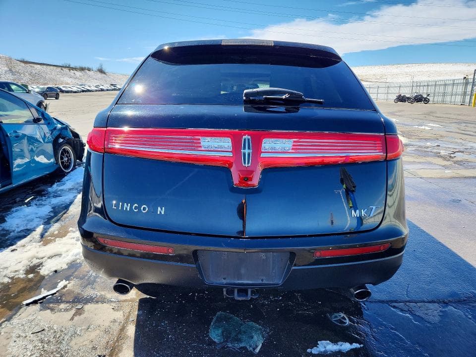 2019 LINCOLN MKT 6