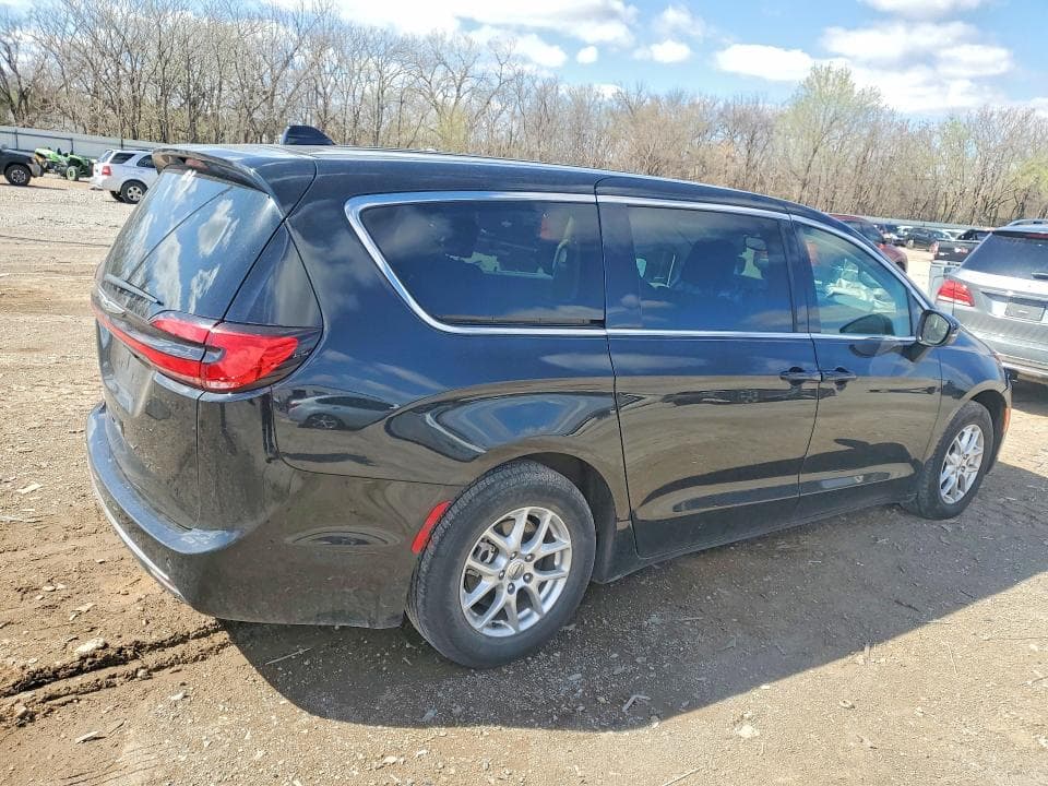 2023 CHRYSLER PACIFICA TOURING L 3