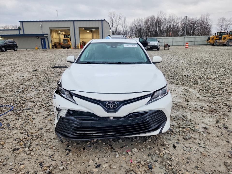 2019 TOYOTA CAMRY LE 5