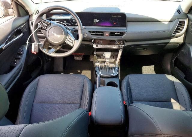 2025 KIA SELTOS EX 8