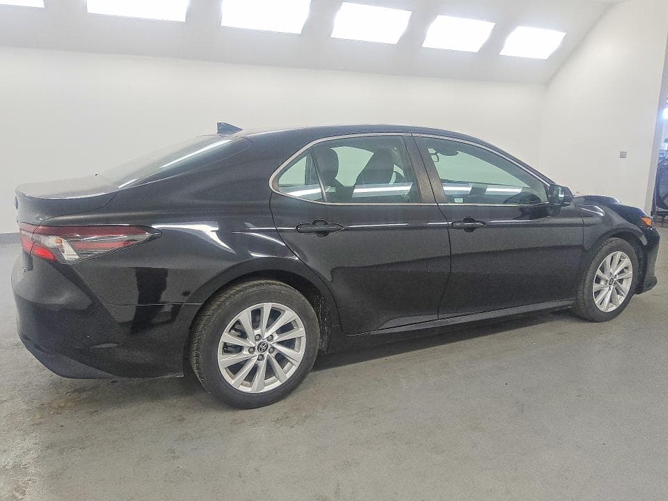2021 TOYOTA CAMRY LE 3