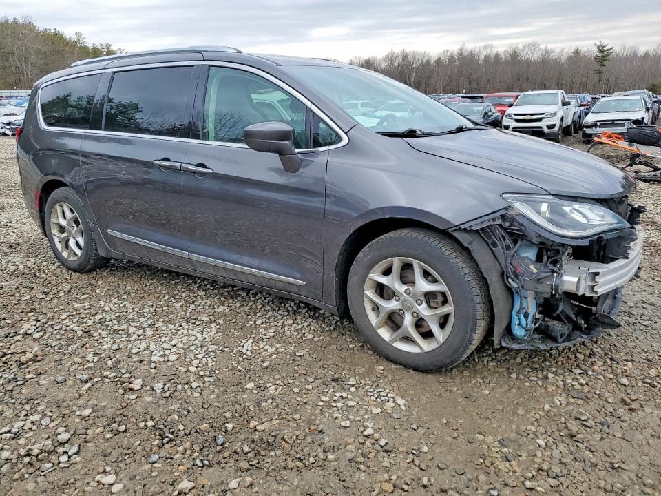 2019 CHRYSLER PACIFICA 4