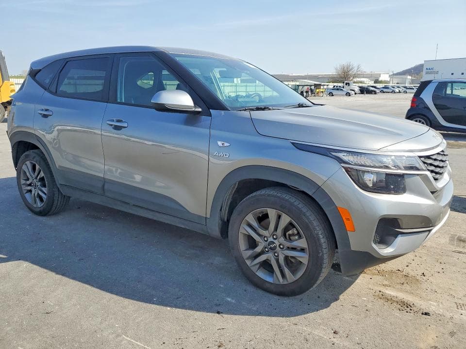 2023 KIA SELTOS LX 4