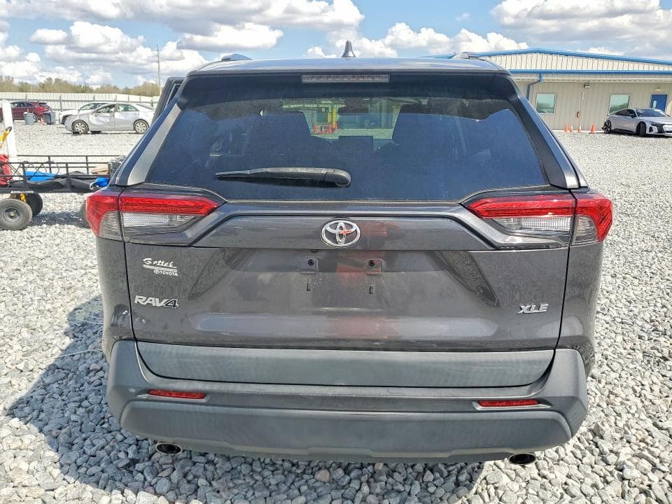 2021 TOYOTA RAV4 XLE 6